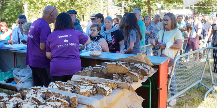 La Romaría do Pan de Millo llena Cabral de sabor y tradición