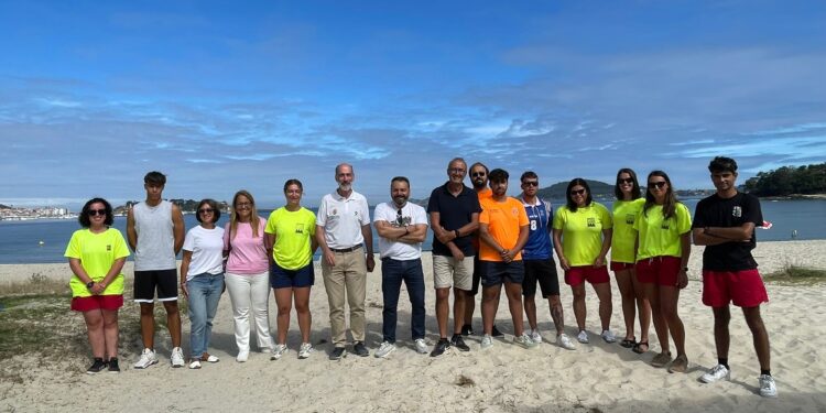 Las playas del Val Miñor, vigiladas por 35 socorristas y 60 voluntarios