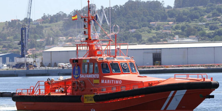 Rescatado un velero a la deriva en la Ría de Vigo