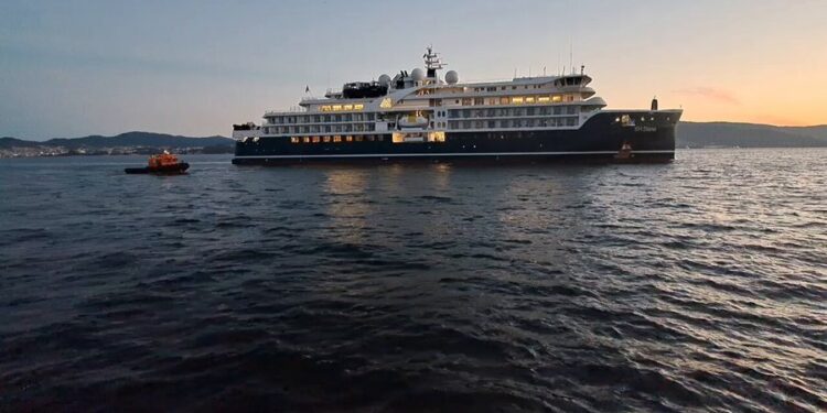 El crucero de expedición SH Diana hace escala en Vigo