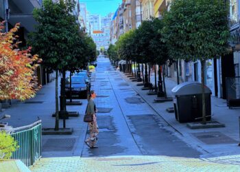 Una calle llena de parches