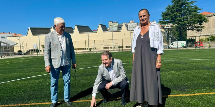 Ya hay fecha para la puesta en servicio del campo de fútbol y de hockey de As Travesas