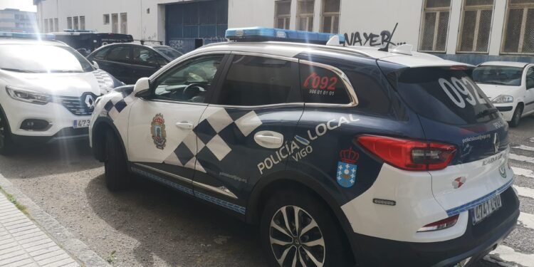 Despliegue policial en una antigua nave de Beiramar