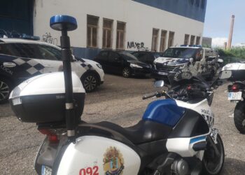 Despliegue policial en una antigua nave de Beiramar