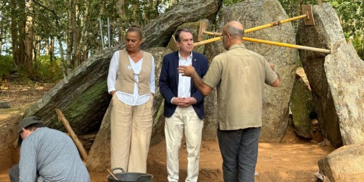 El dolmen A Casa dos Mouros, camino de la musealización: «Es uno de los más importantes de Galicia»