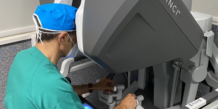 Los robots Da Vinci realizaron más de 5.200 intervenciones desde 2021