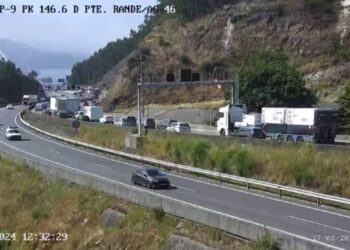 Dos personas heridas tras un accidente múltiple en el puente de Rande