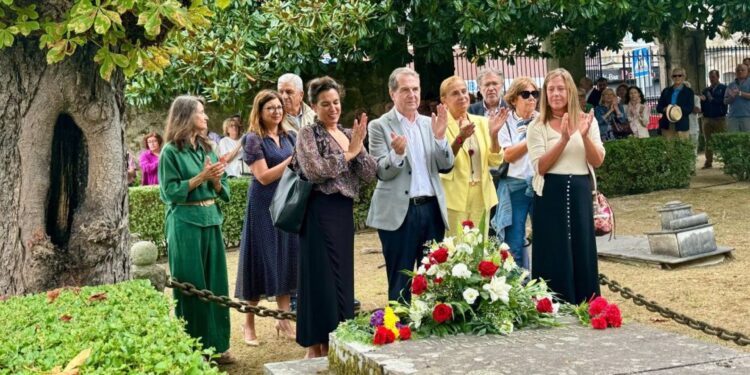 El Jardín de la Memoria del Cementerio de Pereiró, en Vigo, ha acogido este martes, un año más, el acto institucional con el que el Ayuntamiento rinde homenaje a alcaldes, diputados y sindicalistas asesinados "por defender la democracia" en 1936. POLITICA GALICIA ESPAÑA EUROPA PONTEVEDRA AUTONOMÍAS SOCIEDAD CONCELLO DE VIGO