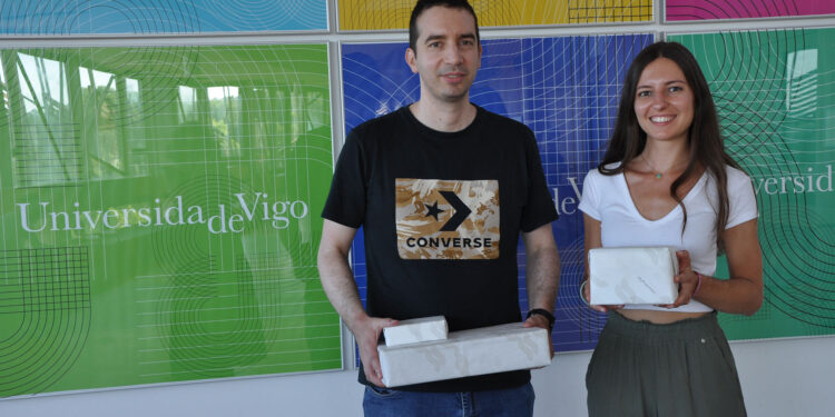 A divulgación da reprodución do peixe espiñento e das bacterias fanse co concurso de Youtubers científicos