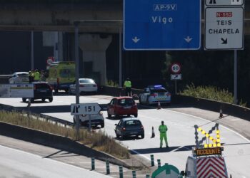 Varios heridos, entre ellos menores y un bebé, en un accidente múltiple en la entrada a Vigo por la AP-9