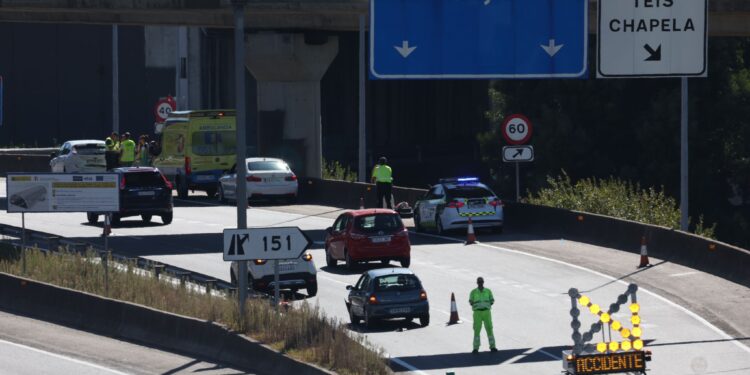 Varios heridos, entre ellos menores y un bebé, en un accidente múltiple en la entrada a Vigo por la AP-9