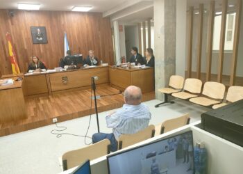 Cinco años de prisión para el octogenario que apuñaló a su vecino en Baiona