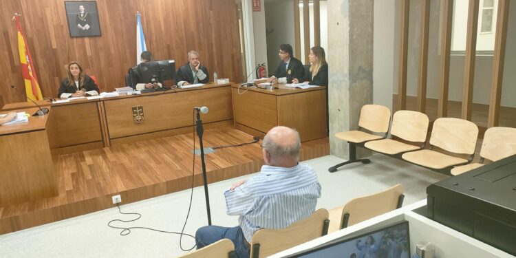 Cinco años de prisión para el octogenario que apuñaló a su vecino en Baiona
