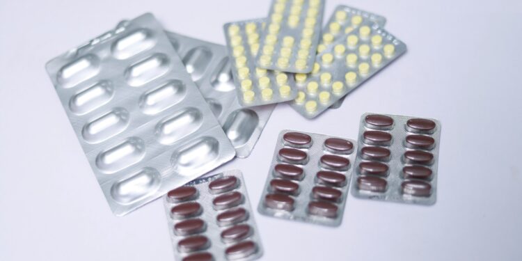Médicos de Pontevedra reivindican su competencia exclusiva para prescribir medicamentos
