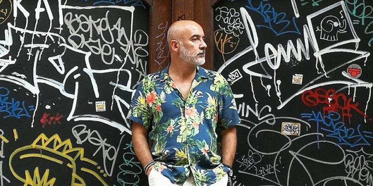 Rafa Cáccamo presenta su último poemario en Vigo