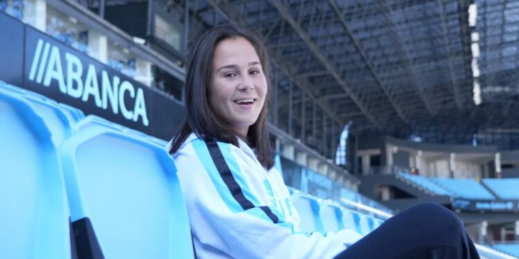 Sara Álvarez muestra su cara solidaria amadrinando la 15K do Atlántico