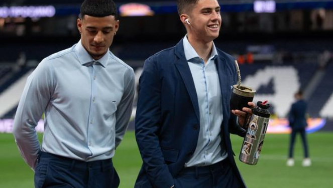 Las camisas antimanchas desembarcan en Vigo