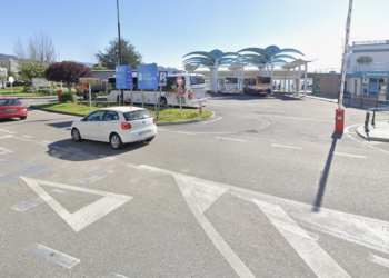 Herida una mujer al ser alcanzada por un vehículo en Cangas