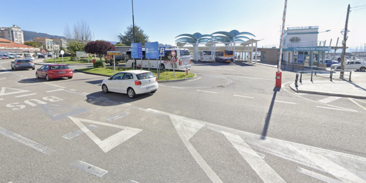 Herida una mujer al ser alcanzada por un vehículo en Cangas