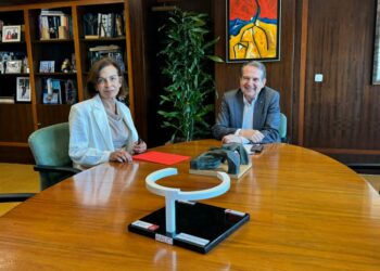 La oposición califica de «dedazo» la elección de Lola Galovart como Valedora