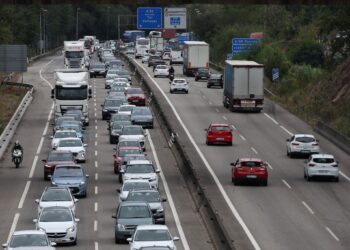 Una colisión múltiple en Mos causa retenciones kilométricas en la autovía
