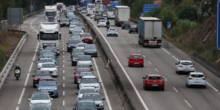 Una colisión múltiple en Mos causa retenciones kilométricas en la autovía