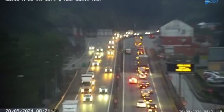 El acceso a Vigo, otra vez colapsado por el enésimo accidente en la A-55