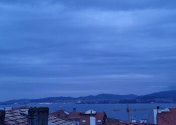 El otoño irrumpe en las Rías Baixas: alerta por temporal