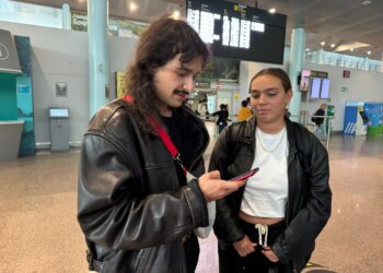 Afectados por el retraso de 13 horas de Ryanair: «No nos decían nada»