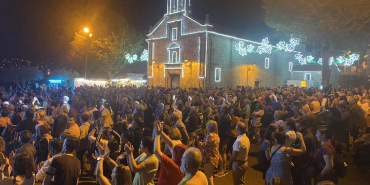 Cabral celebra la Virxe das Dores al ritmo de Celtas Cortos