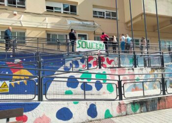Al colegio, con casco de obra