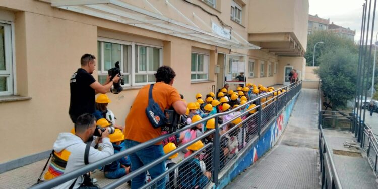 Al colegio, con casco de obra