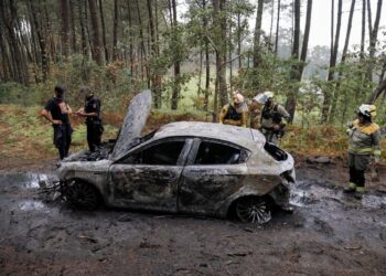 Botín de 4.000 euros en un atraco con 3 encapuchados y armas de fuego