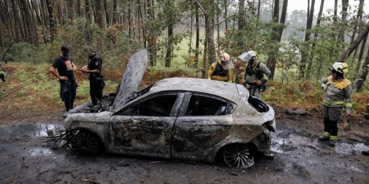 Botín de 4.000 euros en un atraco con 3 encapuchados y armas de fuego