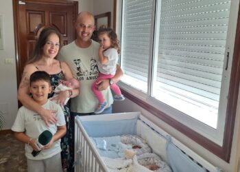 Ana y su familia de trillizos: «Tenía más posibilidades de que me tocara el Gordo»