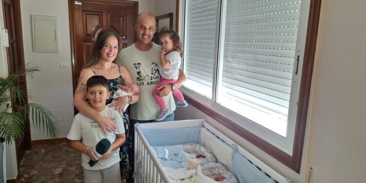 Ana y su familia de trillizos: «Tenía más posibilidades de que me tocara el Gordo»