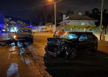 Cuatro heridos tras una colisión frontal ante el Vigo Memorial