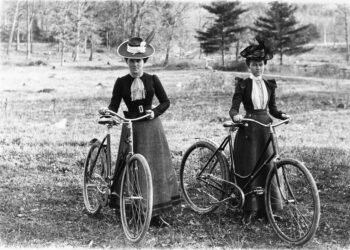 De como la mujer se lanzó a la conquista del mundo montada en una bicicleta