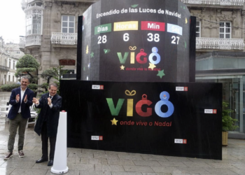Nieve artificial, confeti y serpentinas para encender la Navidad de Vigo
