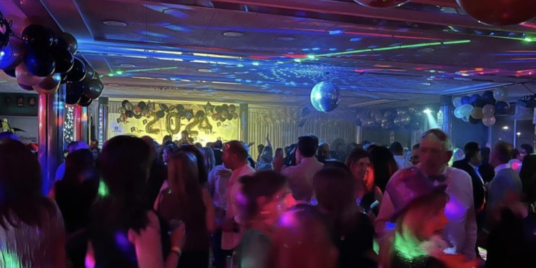 Vigo recupera la tradición de la cena-baile benéfica