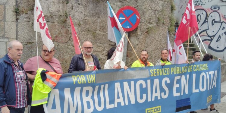 Trabajadores del transporte sanitario de Vigo protestan por la precariedad