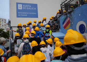 Al colegio, con casco de obra
