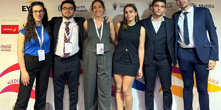 Vigo se alza con el mejor equipo español de debate universitario