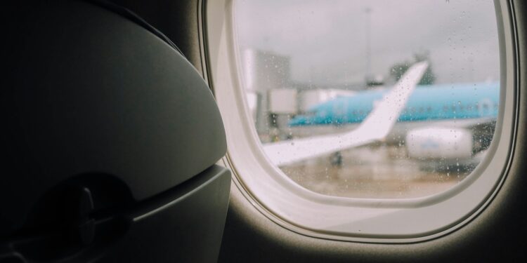 El impacto del cambio climático en los retrasos de vuelos: ¿están las aerolíneas preparadas?