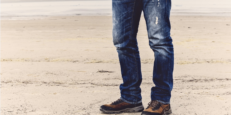 Lois inicia la nueva temporada con sus vaqueros de hombre y otros complementos