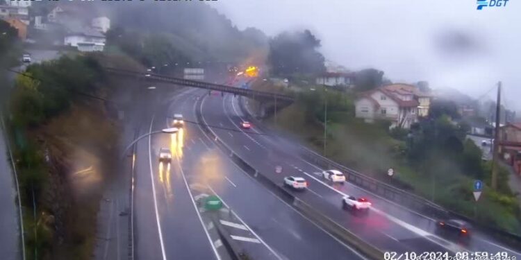 Retenciones en la AP-9 por el accidente de dos camiones