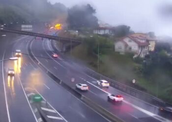 Retenciones en la AP-9 por el accidente de dos camiones