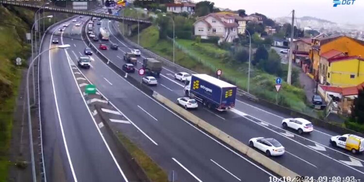 Tráfico lento por un nuevo accidente en la AP-9