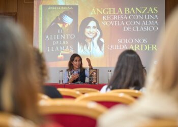 Ángela Banzas presenta en Vigo «El Aliento de las Llamas», una novela de mujeres, secretos y pasiones ocultas