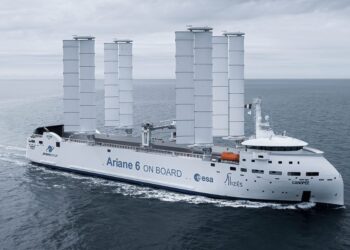 El barco del futuro se resguarda del temporal en las Cíes